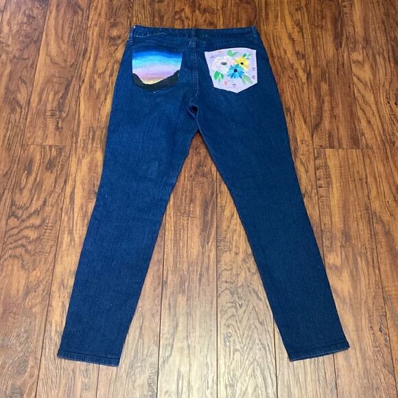 🌸🌸Rare Old navy super skinny Jeans with painted pockets!! - Picture 3 of 4